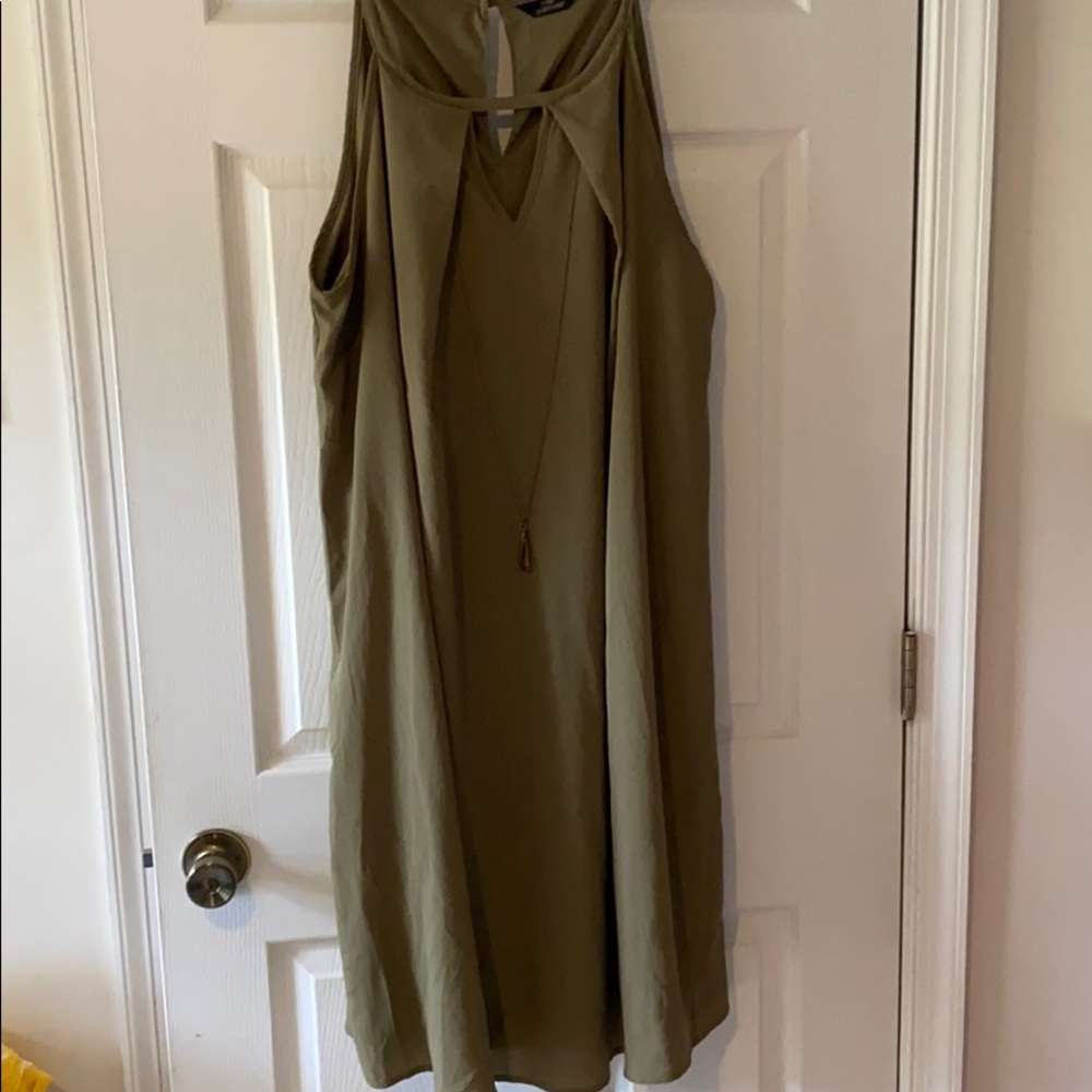 SALE 👗3/30👗 Green Sleeveless Dress